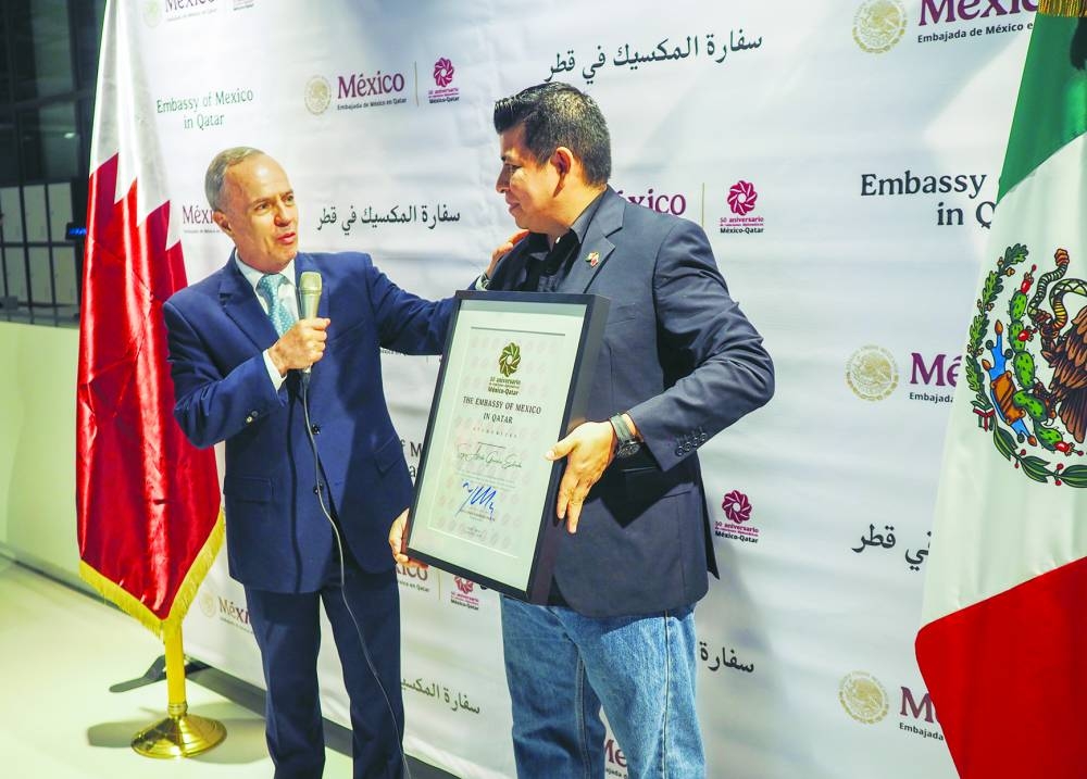 The envoy presents a special recognition to Chef Sergio Alfredo González Estrada, a long-standing member of the Mexican community in Qatar.