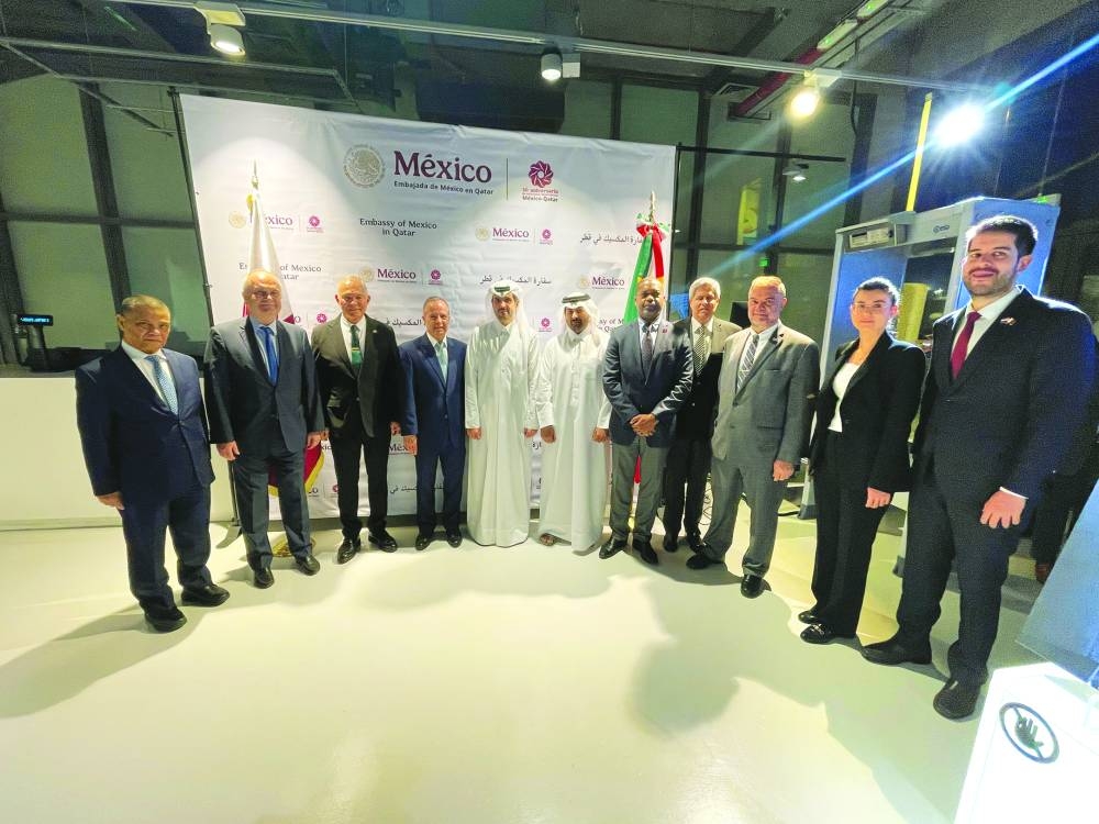 The Mexican envoy with dignitaries.