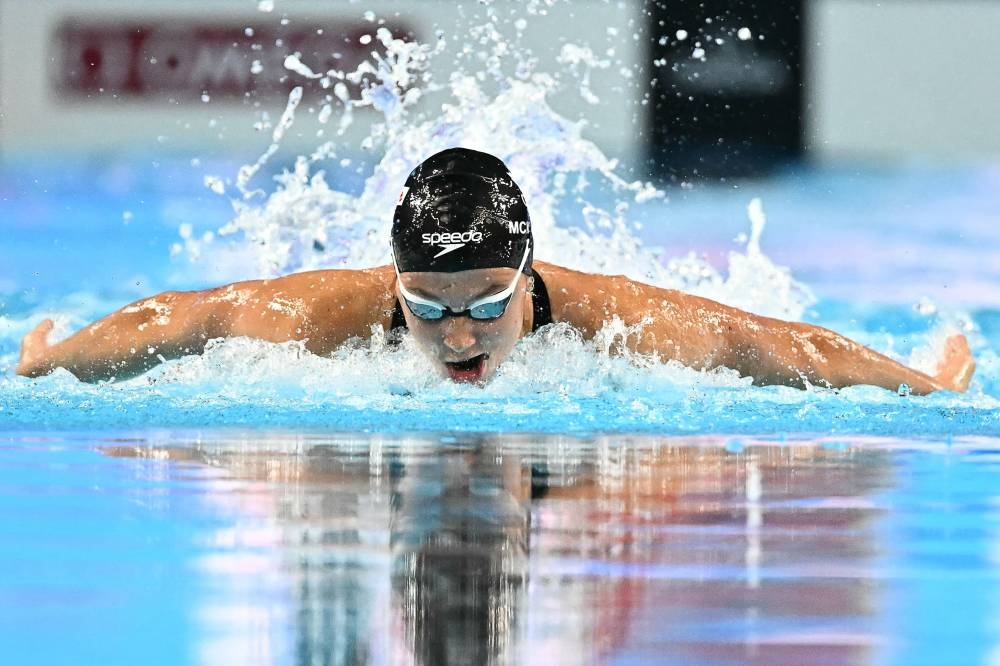 Canada's swimmer Summer Mcintosh competes in a semi-final of the women's 200m individual medley swimming event during the 2025 World Aquatics Championships in Singapore on July 27, 2025. (Photo by MANAN VATSYAYANA / AFP)