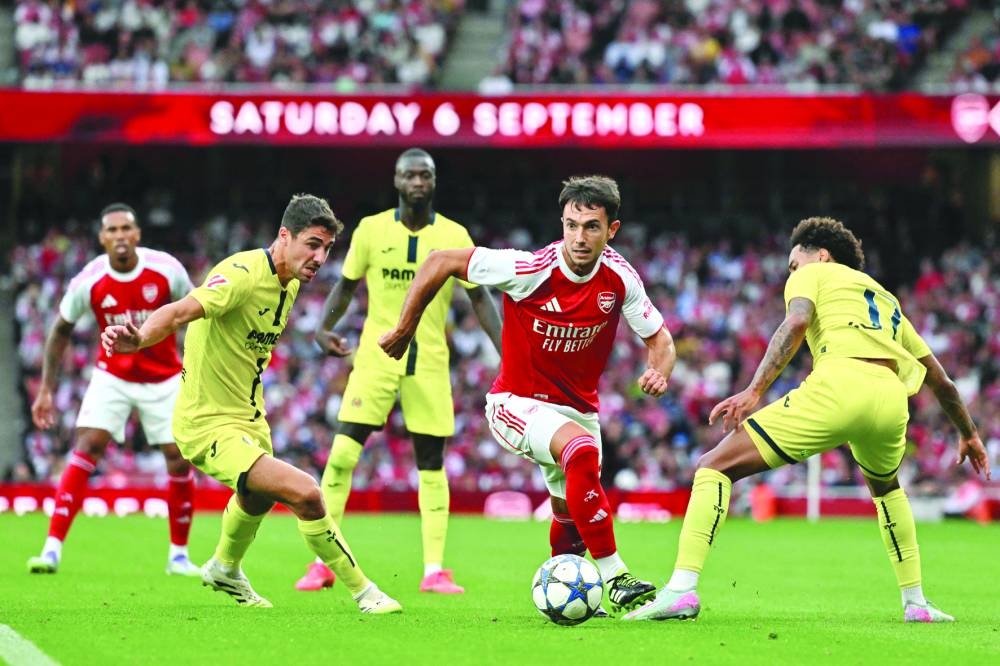 Arsenal's Spanish defender #36 Martin Zubimendi (C) beats Villarreal's Canadian midfielder #17 Tajon Buchanan (R) and Villarreal's Spanish midfielder #14 Santi Comesana (L) during the pre-season friendly football match between Arsenal and Villarreal at the Emirates Stadium in London on August 6, 2025. AFP