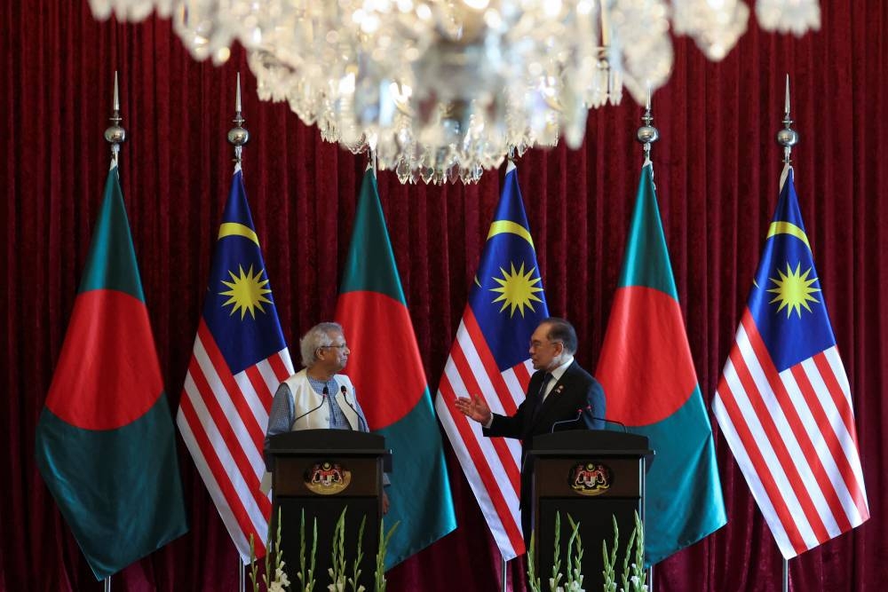 Malaysian Prime Minister Anwar Ibrahim and Chief Adviser of Bangladesh Interim Government Muhammad Yunus attend a press conference at Putrajaya, Malaysia, August 12, 2025. REUTERS