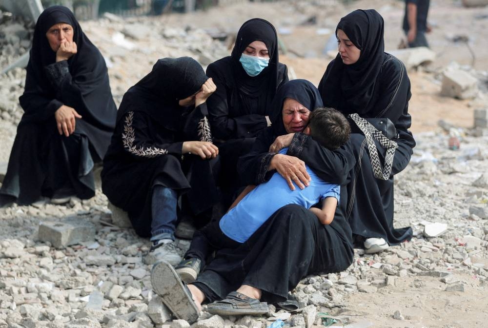 Mourners react during the funeral of Palestinians killed in Israeli fire, according to medics, at Al-Shifa hospital, in Gaza City, August 28, 2025. REUTERS