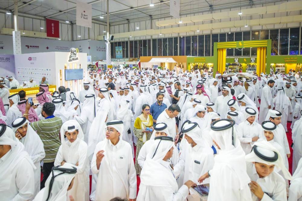 
A view of the crowd of visitors. 
