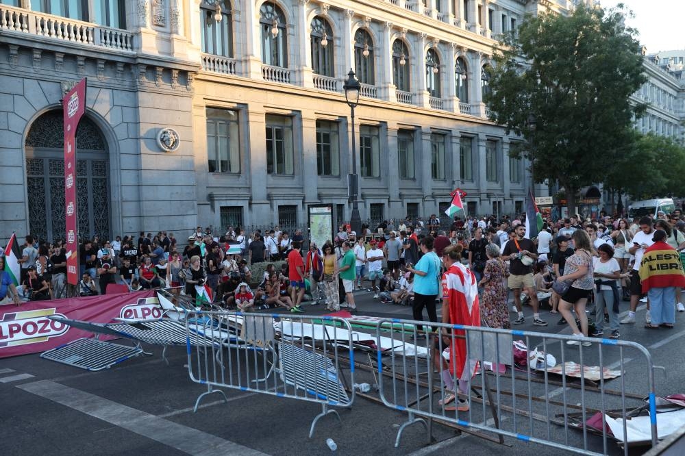 Pro Palestine protesters with flags and banners during Vuelta a Espana Stage 21. REUTERS