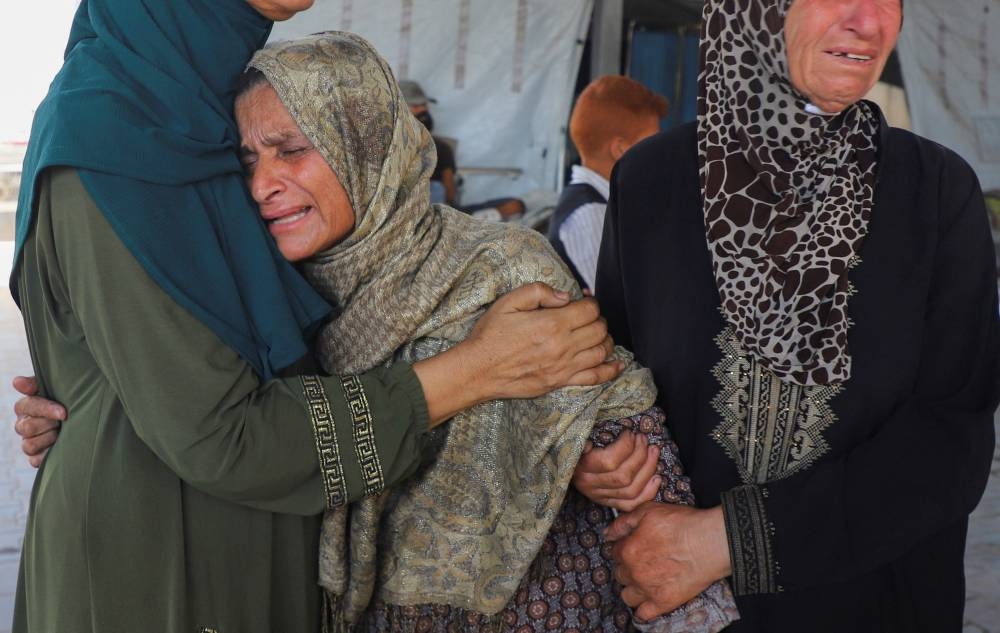 Mourners react during the funeral for members of the Dugmosh family, who were killed in an Israeli strike on a house on Saturday amid their military operation, according to medics, at Al-Shifa Hospital in Gaza City, September 21, 2025. REUTERS