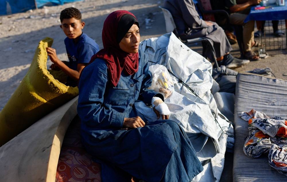 Displaced Palestinians, fleeing northern Gaza due to an Israeli military operation, rest after evacuating southwards following Israeli forces' orders to leave Gaza City, in the central Gaza Strip, September 23, 2025. REUTERS