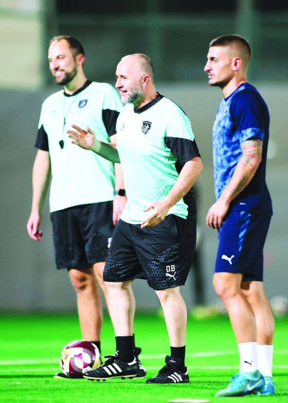 Al Duhail coach Djamel Belmadi (centre) and midfielder Marco Verratti during a training session.