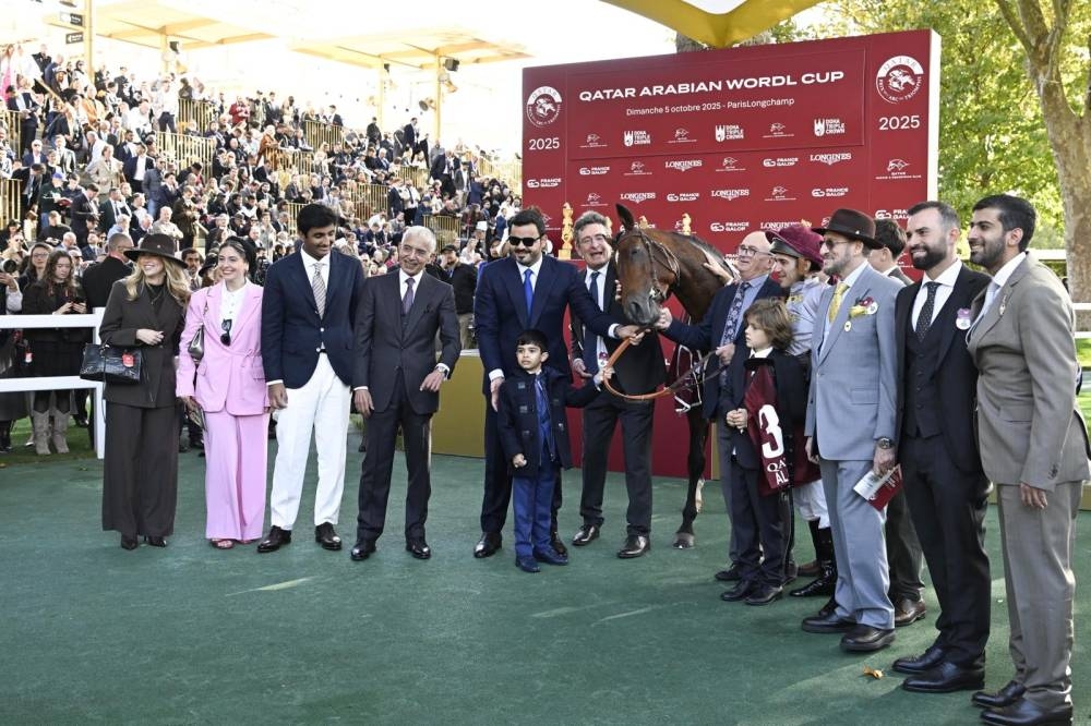 HH Sheikh Abdullah bin Khalifa al-Thani, HE Sheikh Joaan bin Hamad al-Thani and HE Sheikh Hamad bin Joaan al-Thani with Qatar Arabian World Cup winning horse Al Ghadeer.