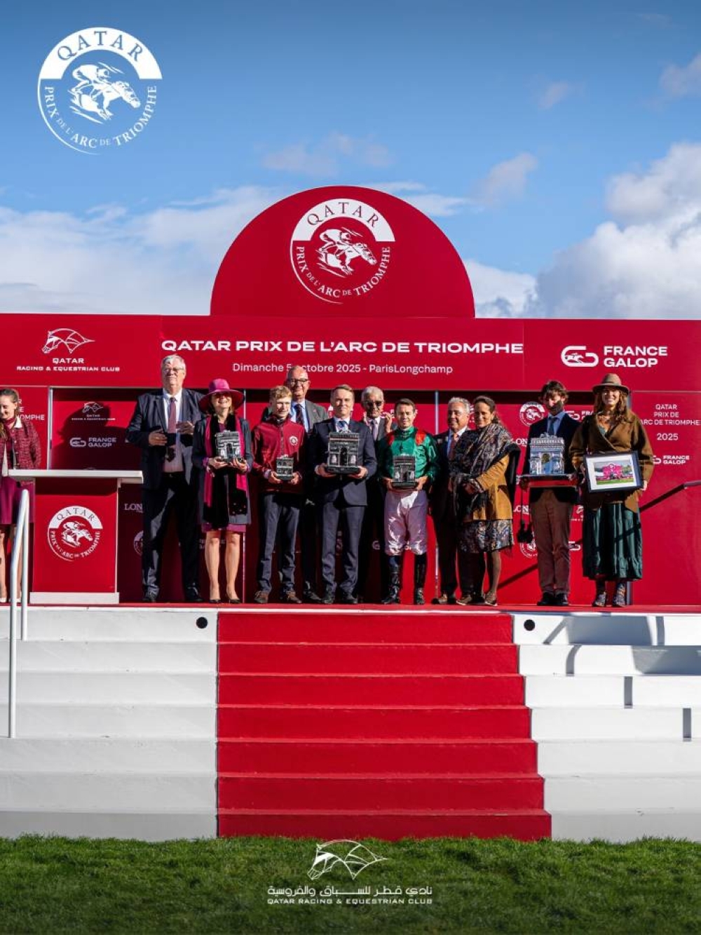 HH Sheikh Abdullah bin Khalifa al-Thani presented the trophies to the connections of Daryz, which won the Qatar Prix de l’Arc de Triomphe.