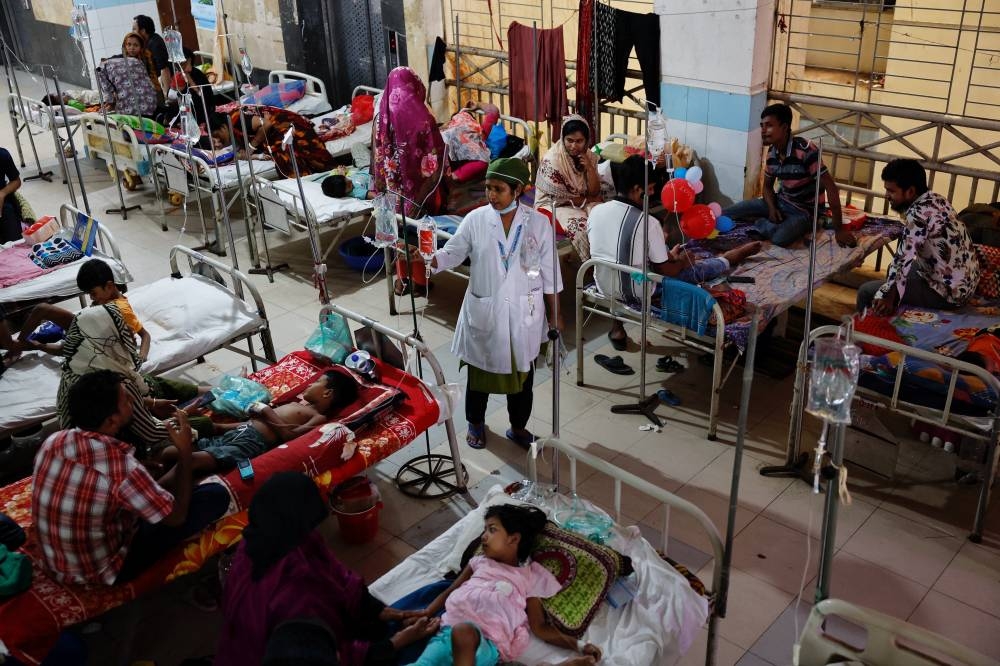 Dengue infected children receive treatment for dengue at the Mugda Medical College Hospital in Dhaka, on Tuesday. REUTERS