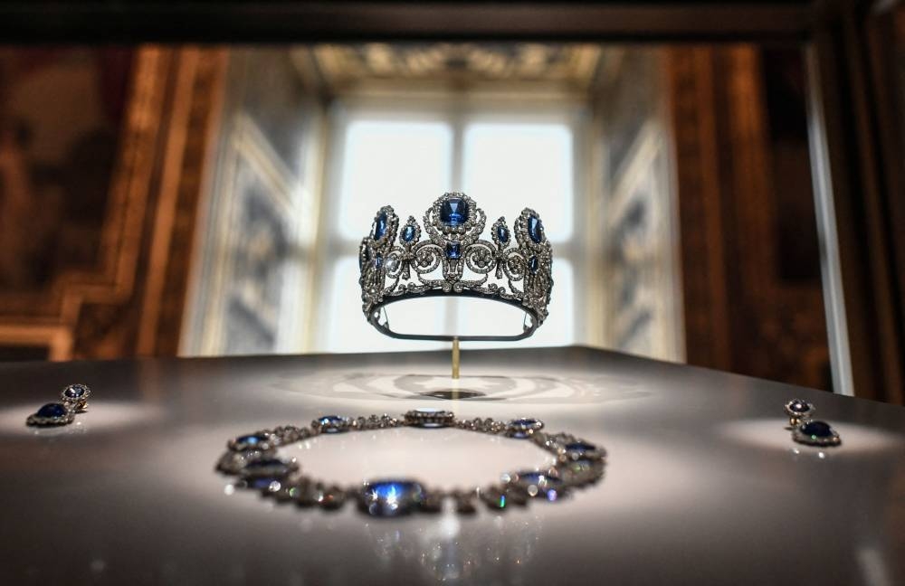 The "parure de la reine Marie-Amelie et de la Reine Hortense" (set of jewelry of Queen Marie-Amelie and Queen Hortense) displayed at Apollon's Gallery on January 14, 2020 at the Louvre museum in Paris after the reopening of the Gallery following ten months of renovations. AFP