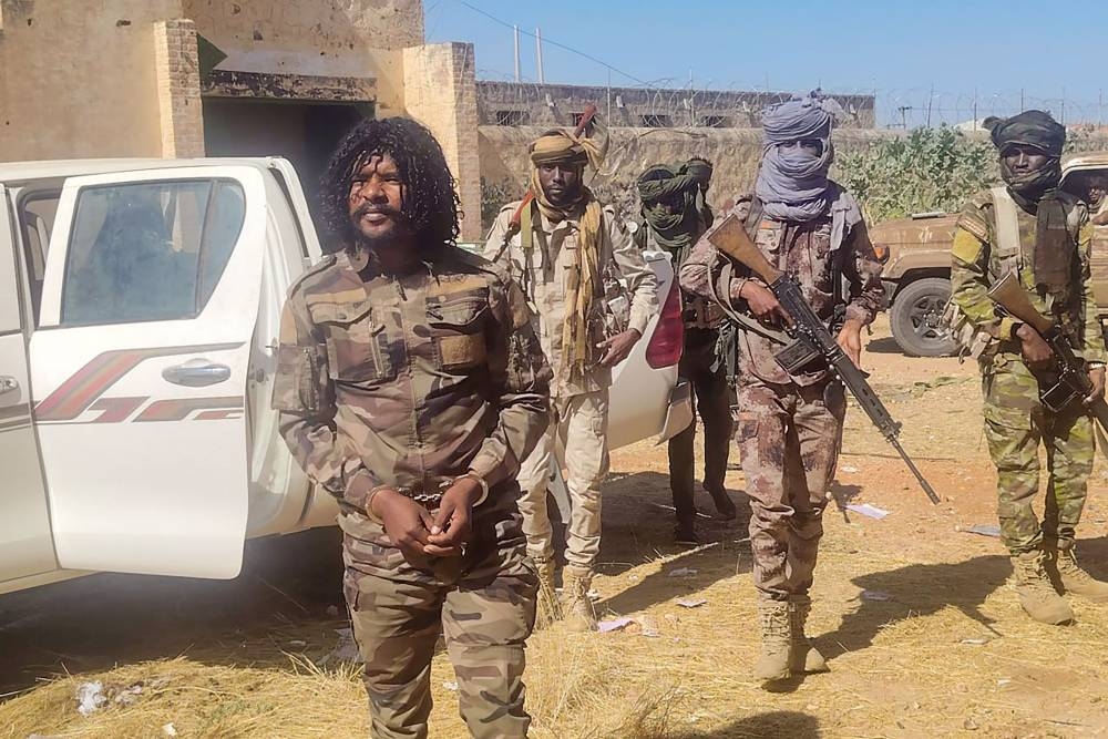 RSF members reportedly detaining a fighter known as Abu Lulu (L) in El-Fasher, in war-torn Sudan’s western Darfur region. AFP/RSF