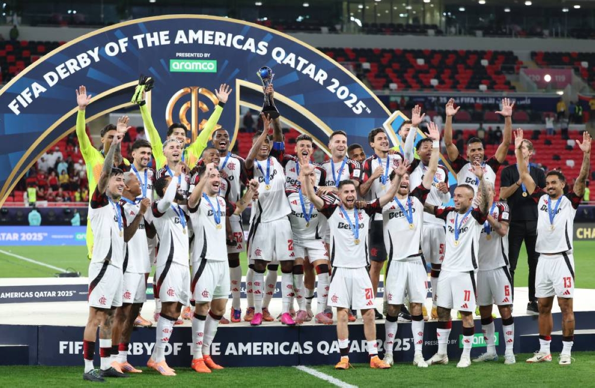 Soccer Football - FIFA Intercontinental Cup - Derby of the Americas - Cruz Azul v Flamengo - Ahmad Bin Ali Stadium, Al-Rayyan, Qatar - December 10, 2025 

Flamengo's Bruno Henrique lifts the trophy with teammates after they won the Derby of the Americas match. REUTERS