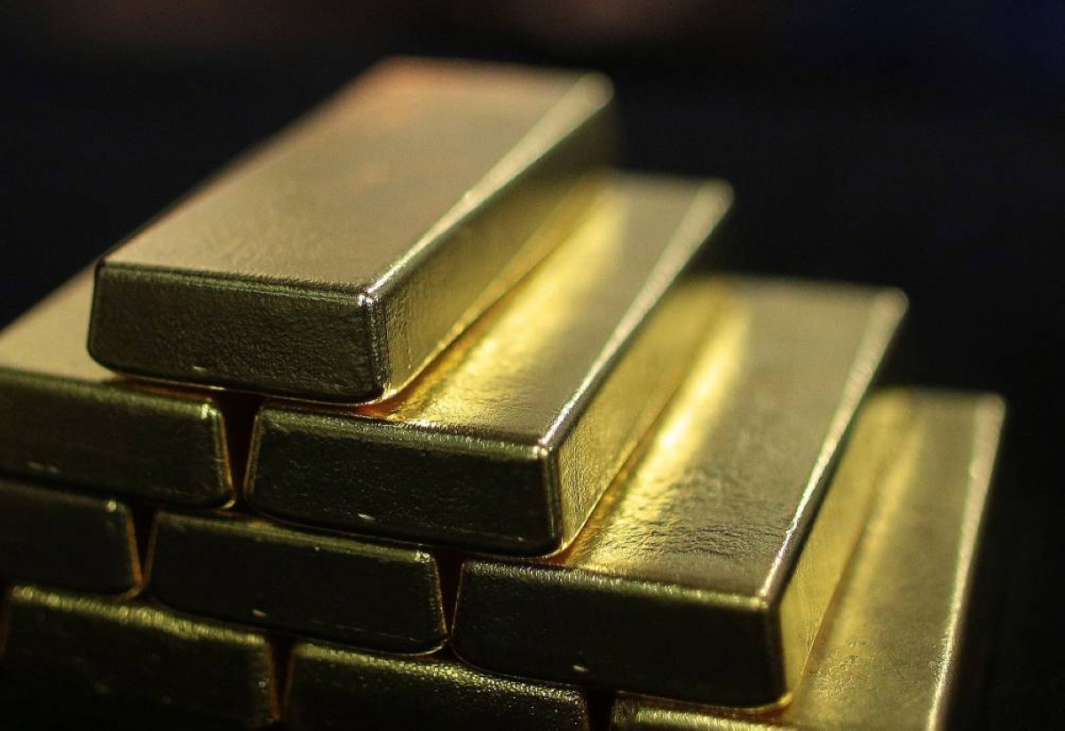 Gold pared gains as traders grew cautious on bets of further monetary easing next year after US Federal Reserve officials offered strongly opposing views on Friday