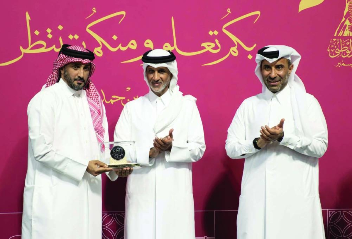 Minister of Sports and Youth HE Sheikh Hamad bin Khalifa bin Ahmed al-Thani in the presence of Qatar Racing and Equestrian Club Vice Chairman Rashid bin Nasser Sraiya al-Kaabi, presented the trophy to Ali bin Yousef al-Kubaisi, who received it on behalf of Wathnan Racing after Arman won the Late Sheikh Jassim bin Mohammed bin Thani Trophy.