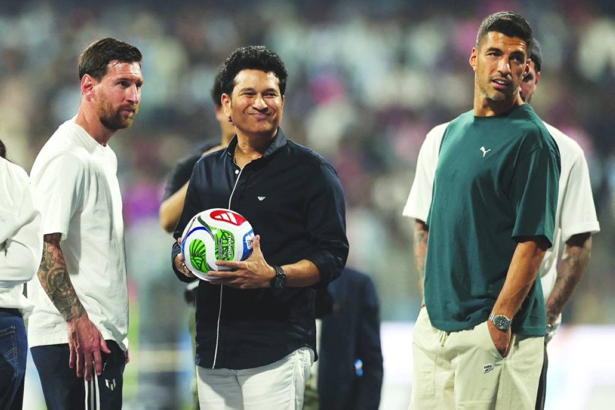 Argentina's footballer Lionel Messi (left) and Uruguay's footballer Luis Suarez with India's former cricketer Sachin Tendulkar during Messi's GOAT Tour at the Wankhede Stadium in Mumbai . (Reuters)