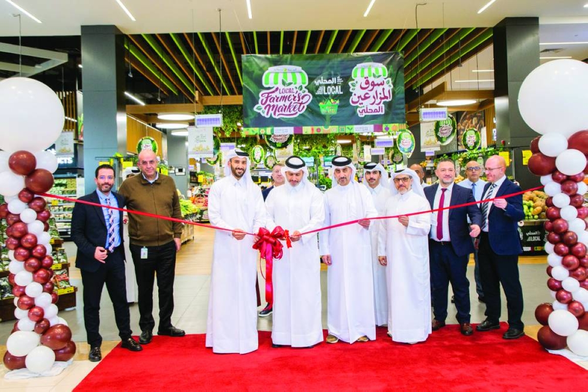 The inauguration of Al Meera's ‘Local Farmers Market Festival’ at its Ain Khaled branch was held in the presence of Hassan bin Sultan al-Ghanim, Assistant Undersecretary for Consumer Affairs at the Ministry of Commerce and Industry, and Jassim Mohammed al-Ansari, CEO of Al Meera, along with members of its senior management.