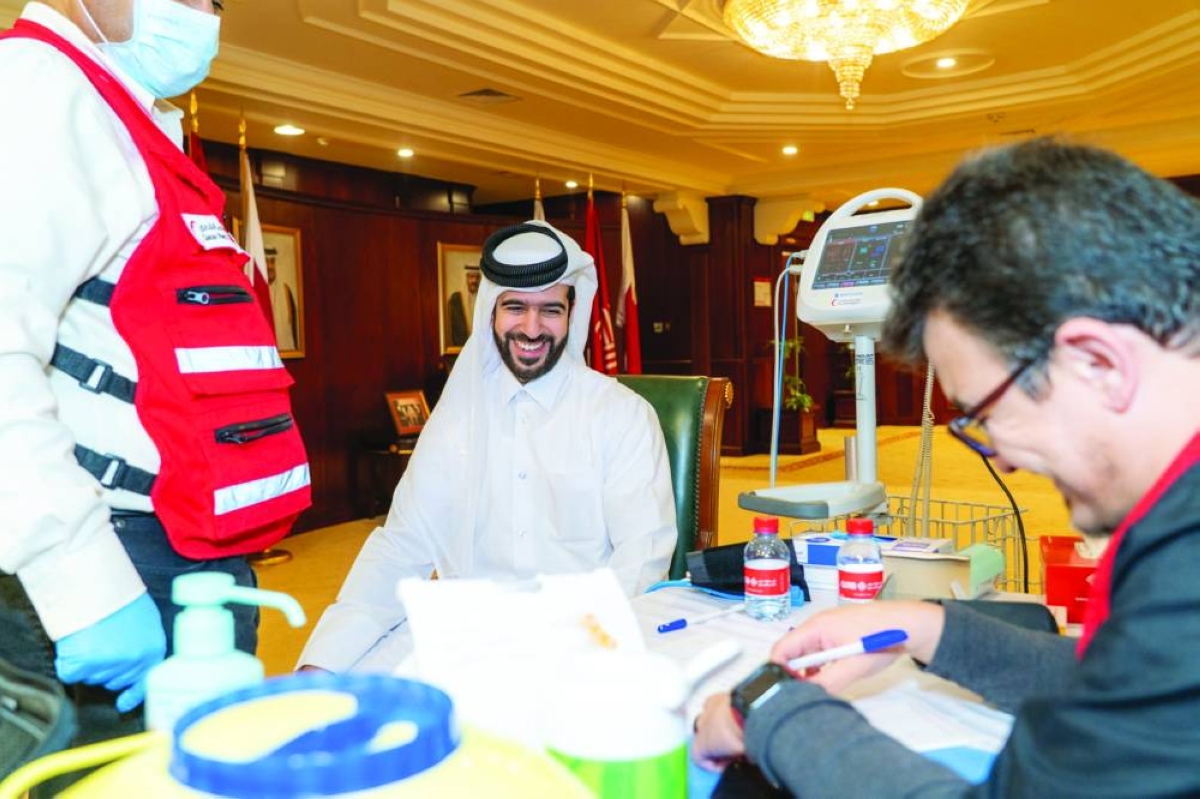 A senior QIIB executive at the 'Health Day’ for QIIB employees.