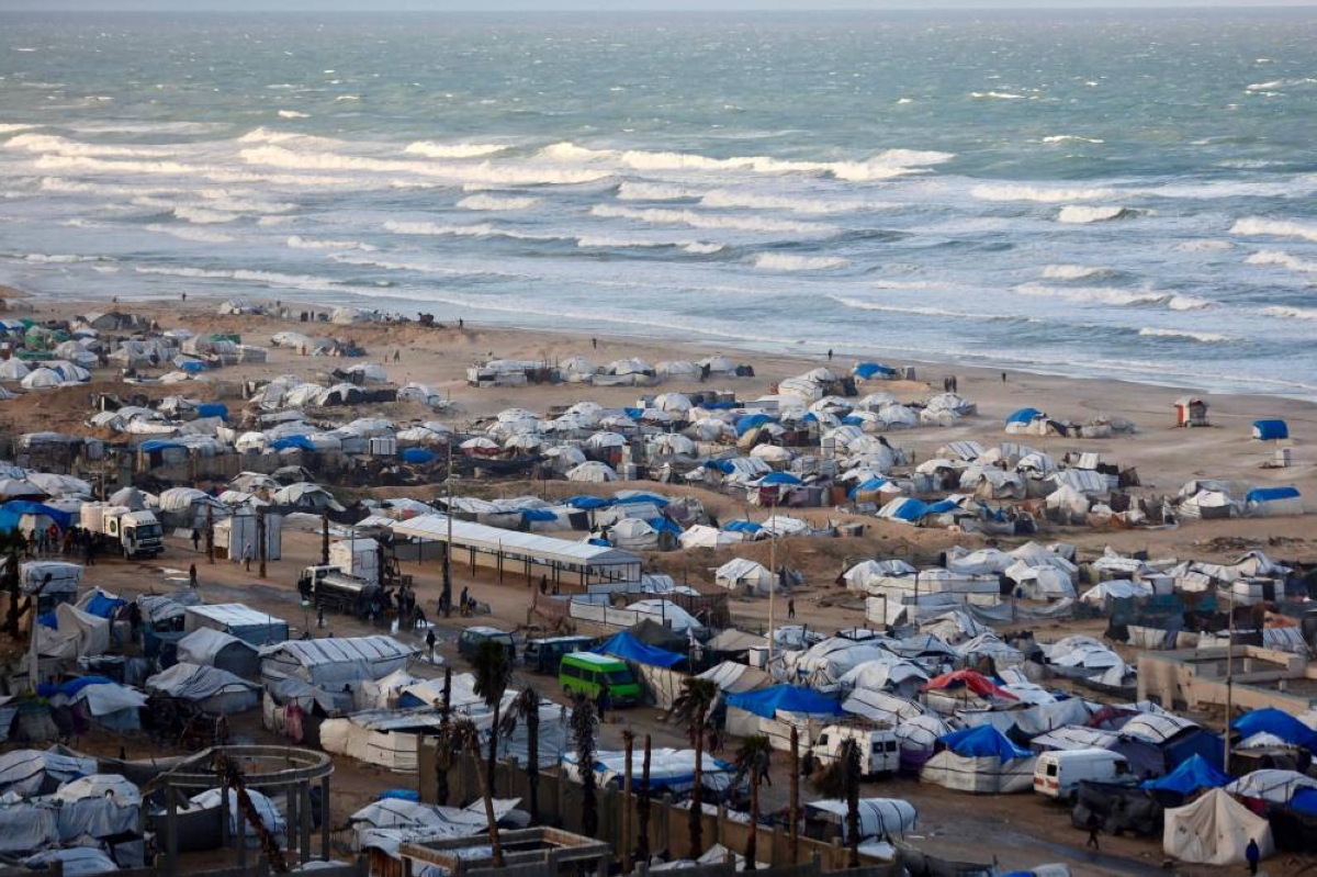 TOPSHOT - The tents of displaced Palestinians sheltering them from the harsh winter conditions are set-up along the sea front in Gaza City, an December 28, 2025. The majority of Gaza's 2.4 million people have been displaced, often multiple times, by the war that began with Hamas's attack on southern Israel on October 7, 2023. With many displaced living in tent camps, raising serious concerns over winter. (AFP)