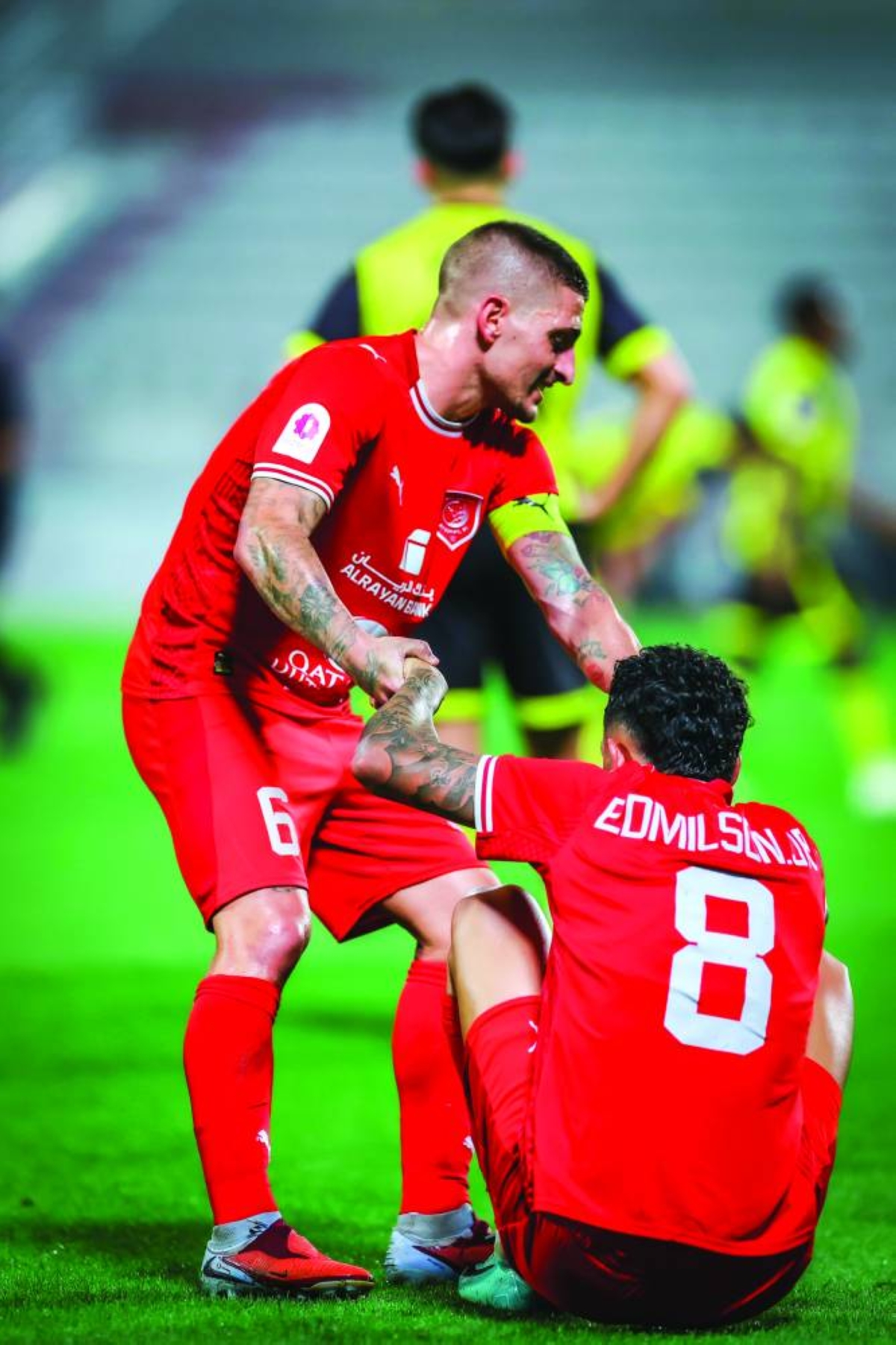 
Al Duhail’s central midfielder Marco Verratti helps teammate Edmilson Junior get up during their QSL match against Qatar SC at Abdullah Bin Khalifa Stadium yesterday. 