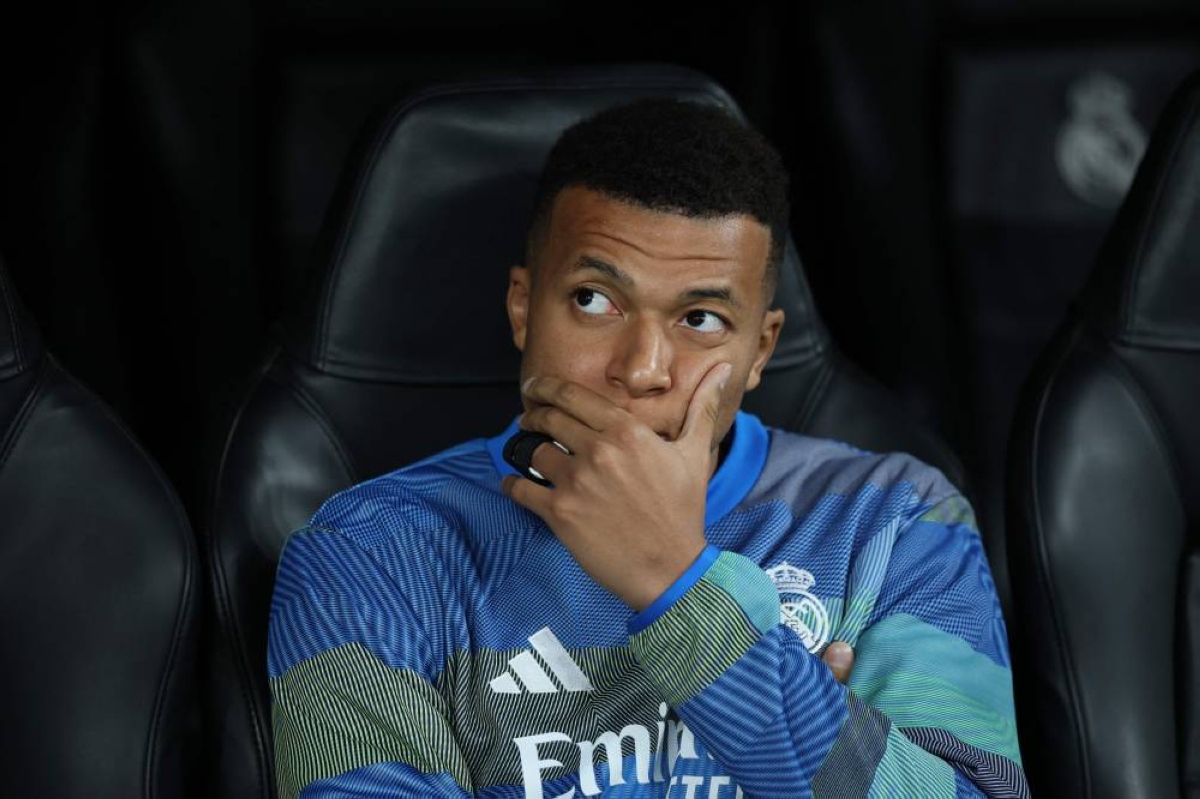 (FILES) Real Madrid's French forward #10 Kylian Mbappe sits on the bench during the UEFA Champions League league phase day 6 football match between Real Madrid CF and Manchester City at Santiago Bernabeu Stadium in Madrid on December 10, 2025. Real Madrid's French star Kylian Mbappe, sidelined with a knee injury, will be out for at least three weeks, a source close to the player told AFP, on December 31, 2025. (AFP)