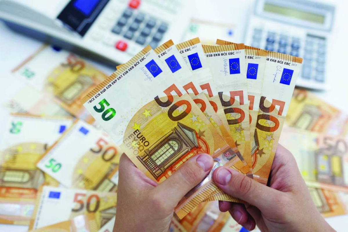 The euro was down 0.1% at $1.1736 and the pound last bought $1.3434 on the last trading day of 2025