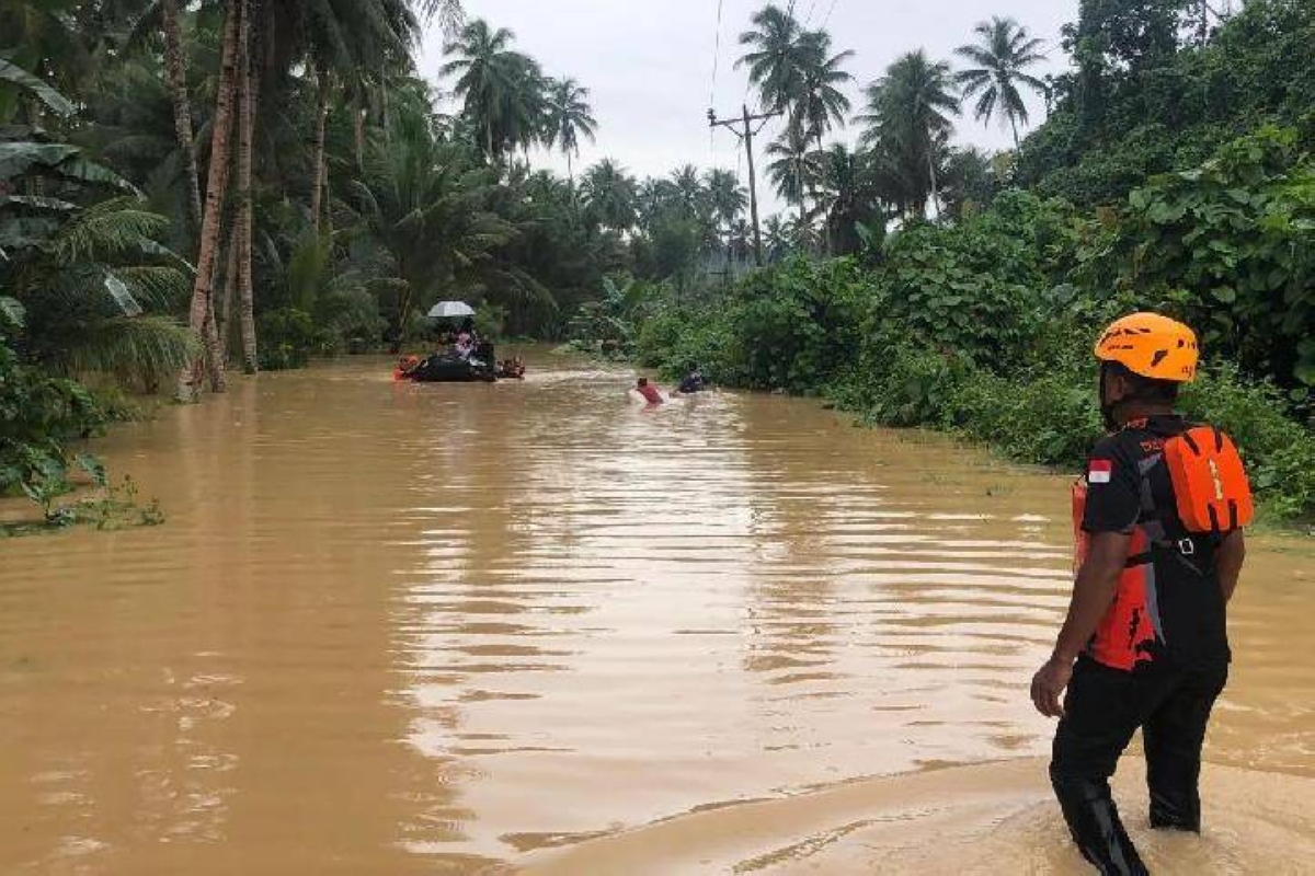 14 killed in North Sulawesi floods, Indonesia