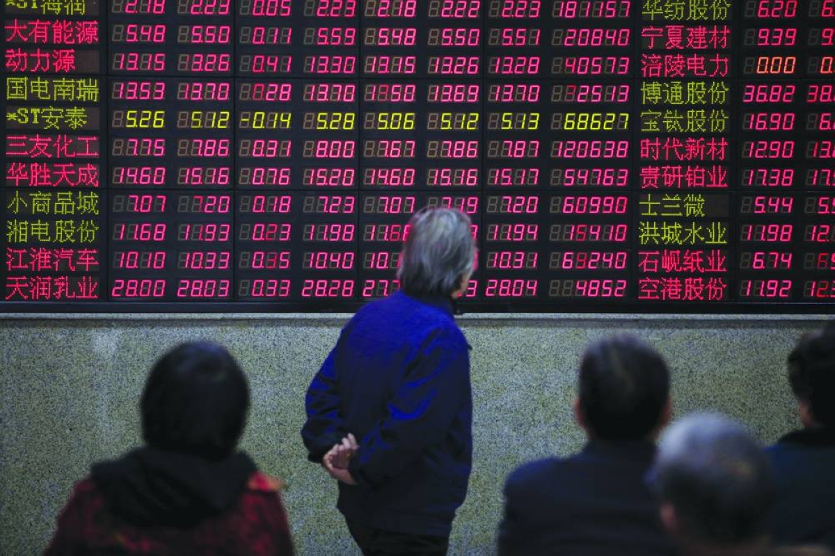 Investors look at an electronic board showing stock information at a brokerage house in Shanghai (file). The Composite closed up 1.5% to 4,083.67 points Tuesday.