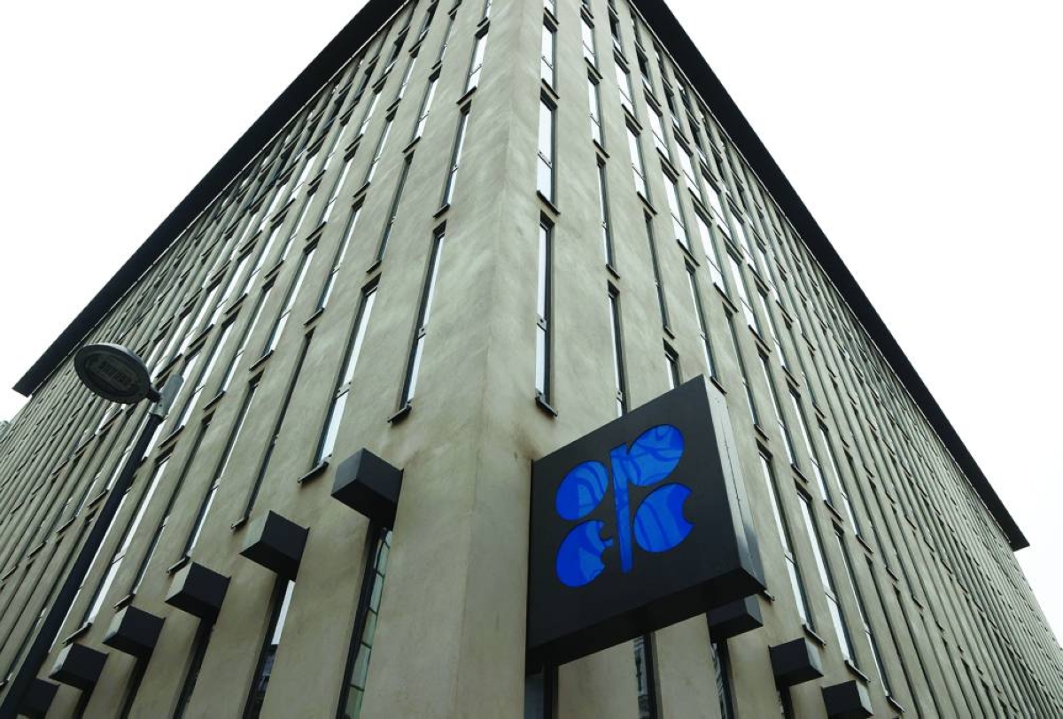 Opec oil output falls in December on Iran and Venezuela