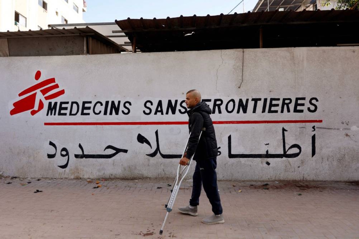 File photo shows A Palestinian man walks on his crutches to the Doctors Without Borders or Medecins Sans Frontieres (MSF) clinic, in the al-Rimal neighborhood of Gaza City on new year's Eve, December 31, 2025. Banned from the Gaza Strip with 36 aid bodies, medical charity Doctors Without Borders said Saturday it will have to end its operations there in March if Israel does not reverse its decision. UN secretary general Antonio Guterres called on January 9, 2026, for Israel to end a ban on humanitarian agencies that provided aid in Gaza, saying he was "deeply concerned" at the development. (Photo by Omar AL-QATTAA / AFP)