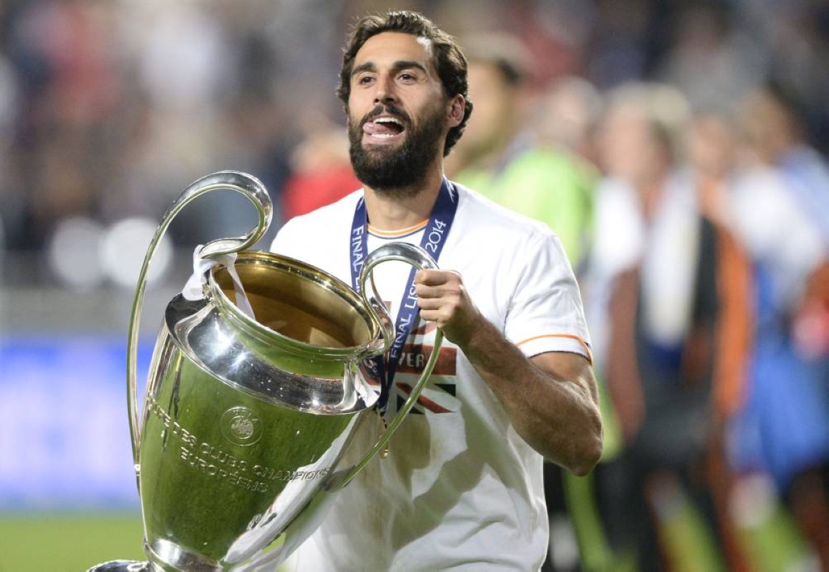 (FILES) Real Madrid's defender Alvaro Arbeloa celebrates with the Champions League trophy after winning the UEFA Champions League Final Real Madrid vs Atletico de Madrid at Luz stadium in Lisbon, on May 24, 2014. Real Madrid appointed Alvaro Arbeloa as new coach on January 12, 2026 after coach Xabi Alonso has left the club by mutual consent, a day after the team lost the Spanish Super Cup final against rivals Barcelona, AFP reports. (AFP)
