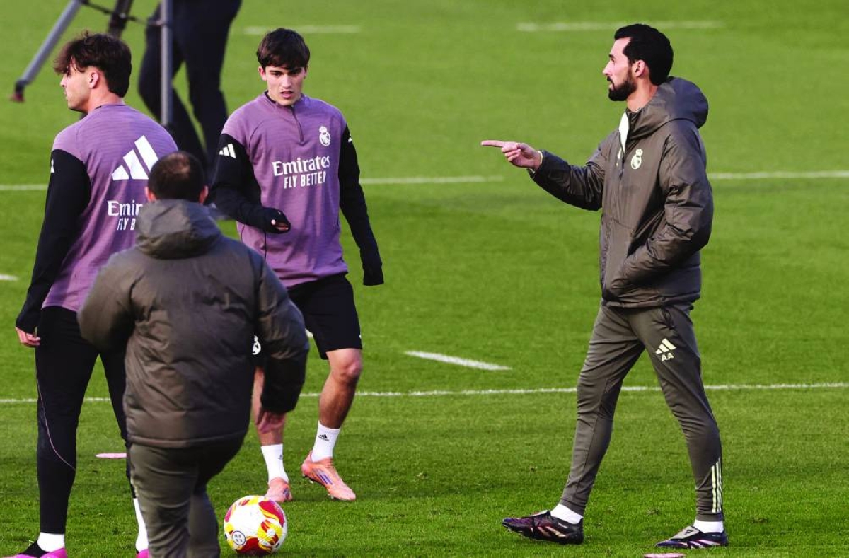 Real Madrid's new coach Alvaro Arbeloa (R) leads a training session at Real Madrid Sports City in Valdebebas, in the outskirts of Madrid, on January 13, 2026. Real Madrid appointed Alvaro Arbeloa as new coach on January 12, 2026 after coach Xabi Alonso has left the club by mutual consent, a day after the team lost the Spanish Super Cup final against rivals Barcelona, AFP reports. (AFP)