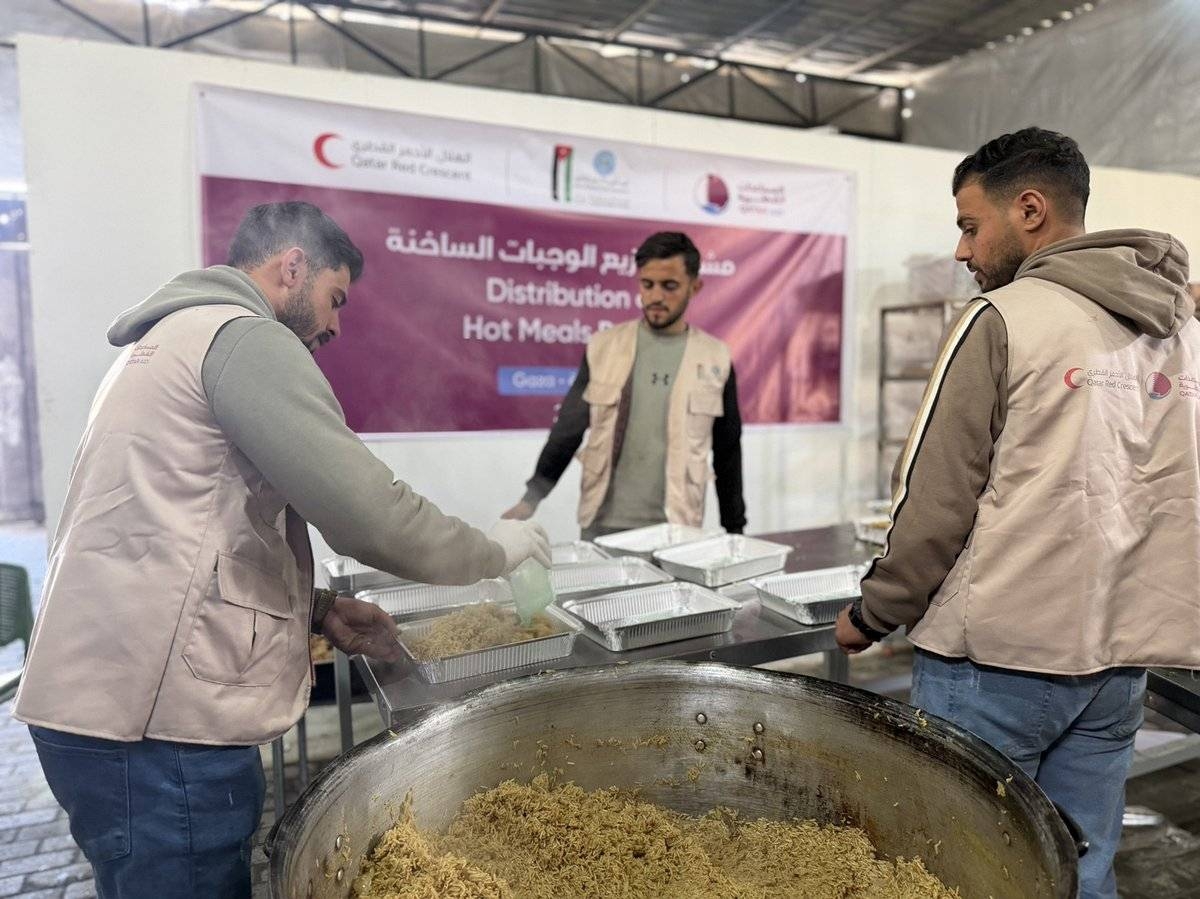 QRCS, JHCO provide hot meals to 72,000 across Gaza
