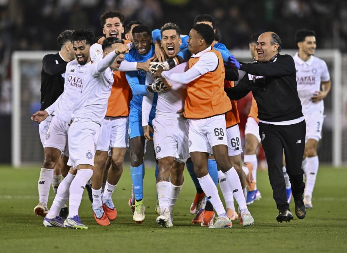 Roberto Firmino is overjoyed as he celebrates with team-mates after scoring a dramatic last gasp winner against Shabab Al Ahli.