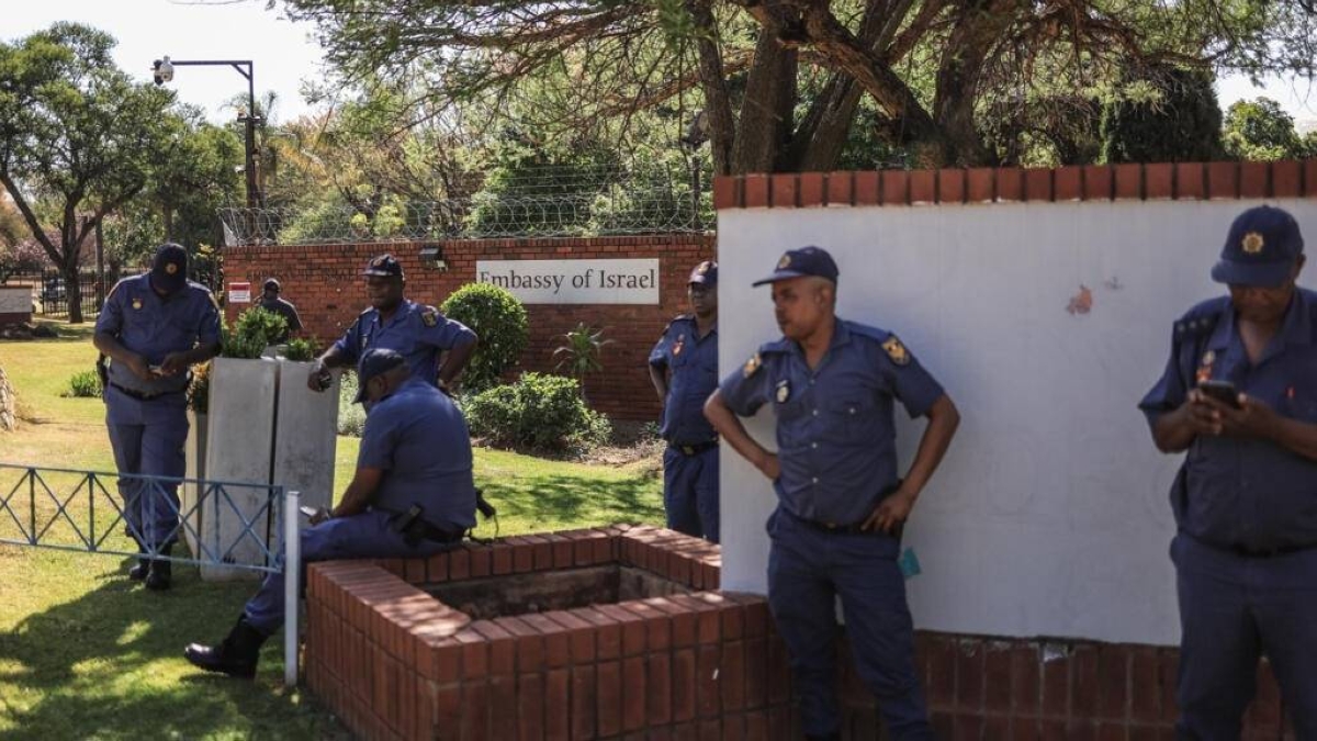 South Africa , Israel expel envoys in deepening feud