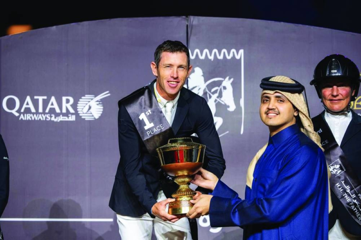 His Excellency Sheikh Thani bin Hamad bin Khalifa al-Thani, Chairperson of the Qatar Fund for Development, presents the trophy to CSI5* Grand Prix winner Scott Brash.