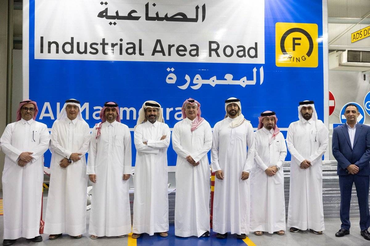 Minister of Commerce and Industry tours several factories in small, medium-sized industries zone