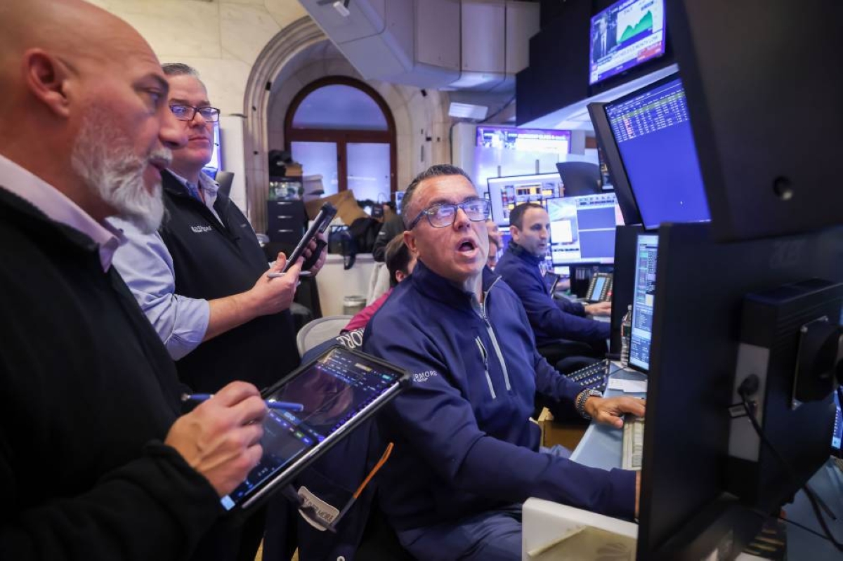 Traders work on the floor of the New York Stock Exchange. A closer look at the equity landscape shows cracks still exist, prompting investors to pay up for protection against further downside. 
