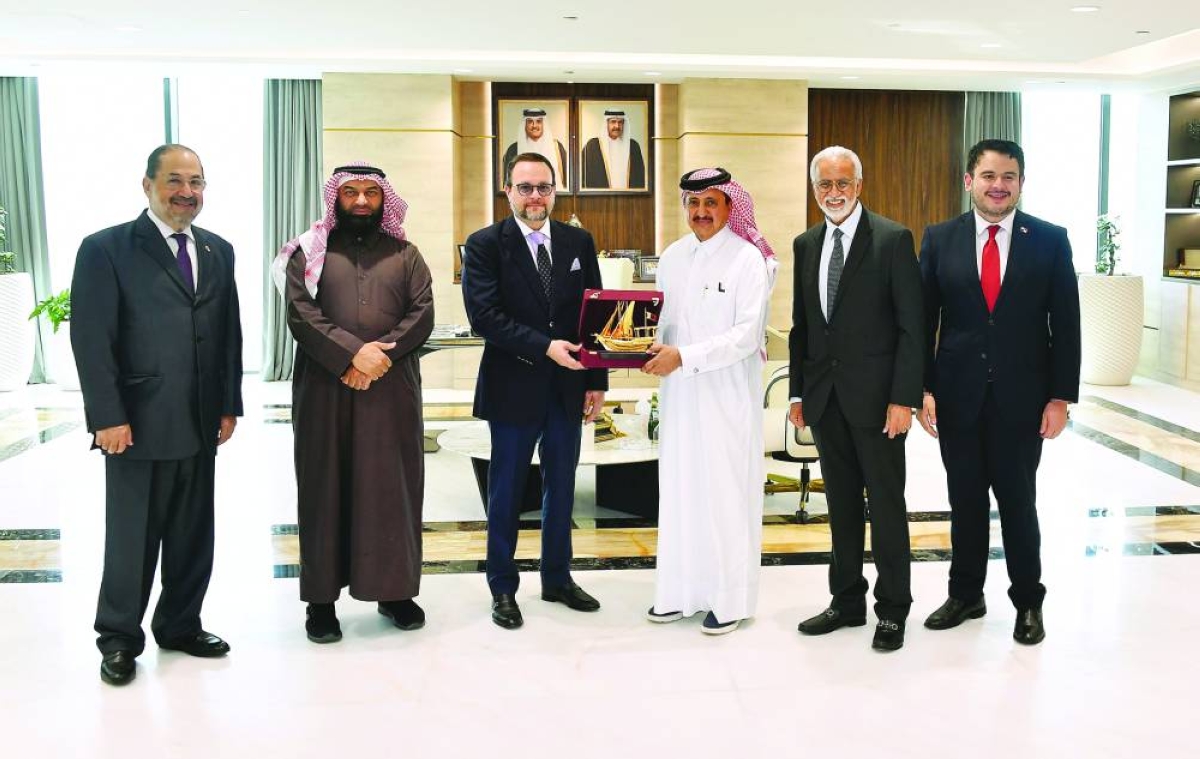 Sheikh Khalifa meets Panama’s minister of commerce