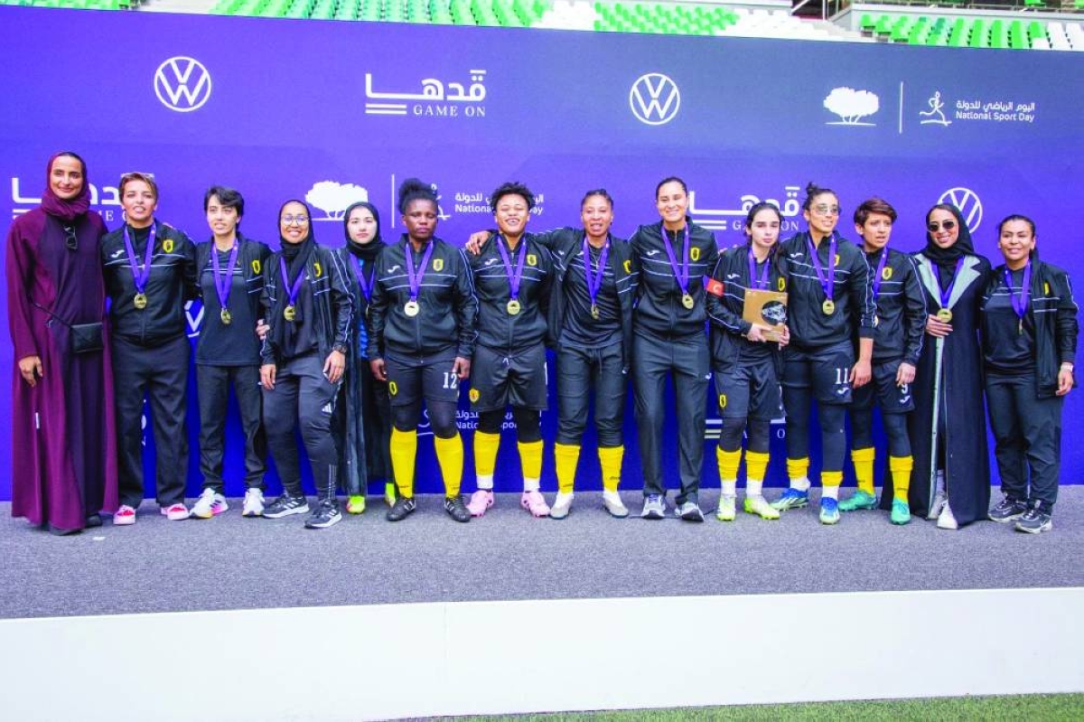 Her Excellency Sheikha Hind bint Hamad al-Thani presenting the awards to the team members.