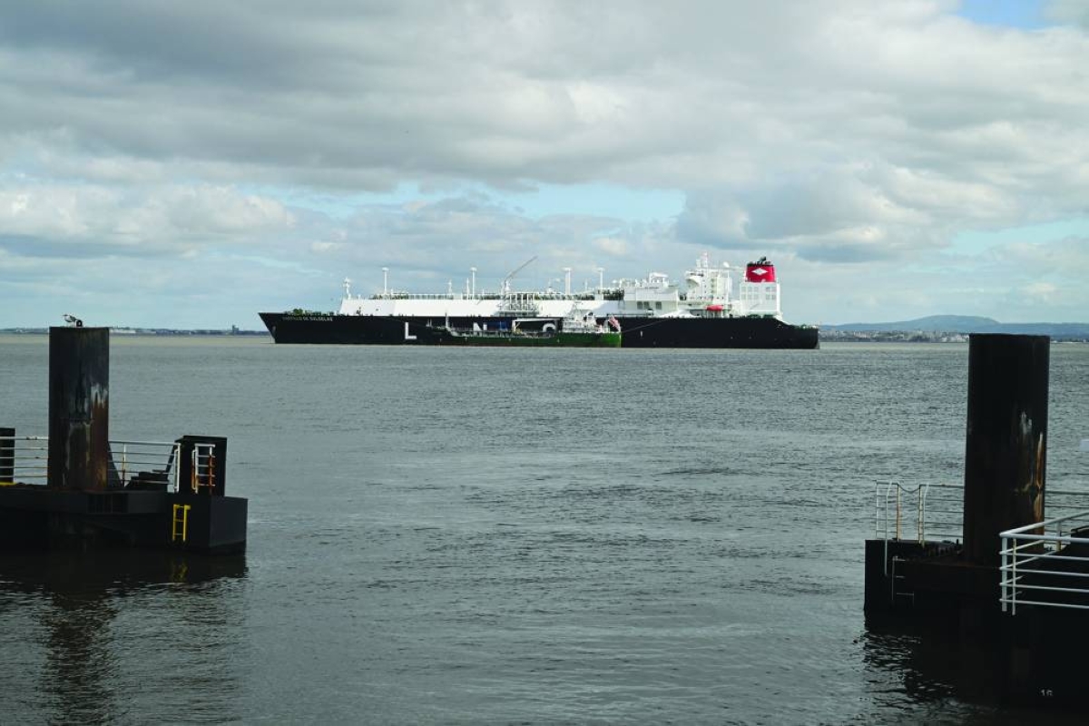 Small cargo ship next to an LNG tanker on the Tagus River off Lisbon. Asia spot liquefied natural gas fell last week, amid a drop in Japanese inventories, while overall demand remains weak ahead of the Lunar New Year holiday. 
PICTURE: Abdullah bin Hamad Al-Attiyah International Foundation for Energy and Sustainable Development.