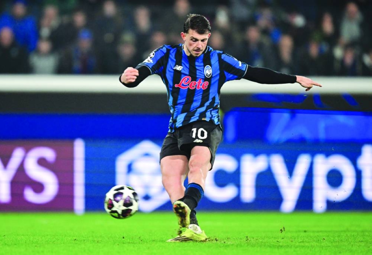 Soccer Football - UEFA Champions League - Play Off - Second Leg - Atalanta v Borussia Dortmund - New Balance Arena, Bergamo, Italy - February 25, 2026. Atalanta's Lazar Samardzic scores their fourth goal from the penalty spot REUTERS