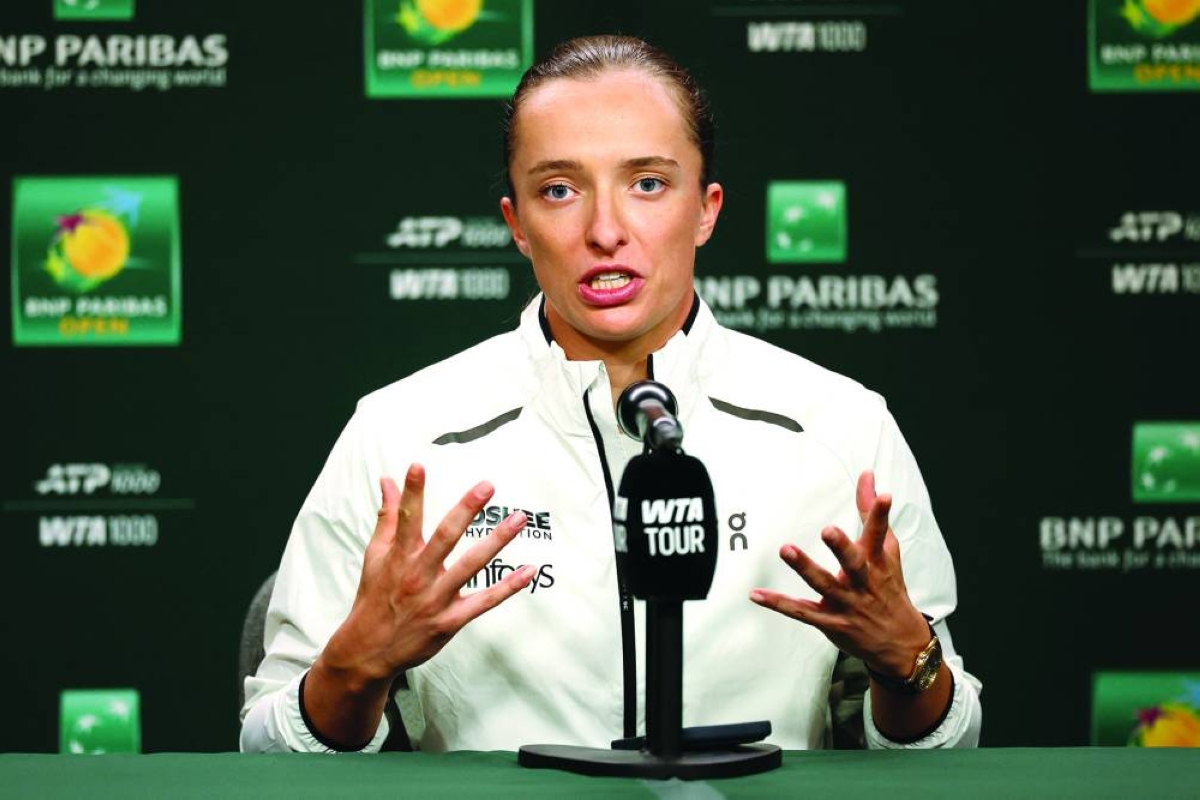 INDIAN WELLS, CALIFORNIA - MARCH 03: Iga Swiatek of Poland fields questions on media day during the BNP Paribas Open at the Indian Wells Tennis Garden on March 03, 2026 in Indian Wells, California.  (AFP)