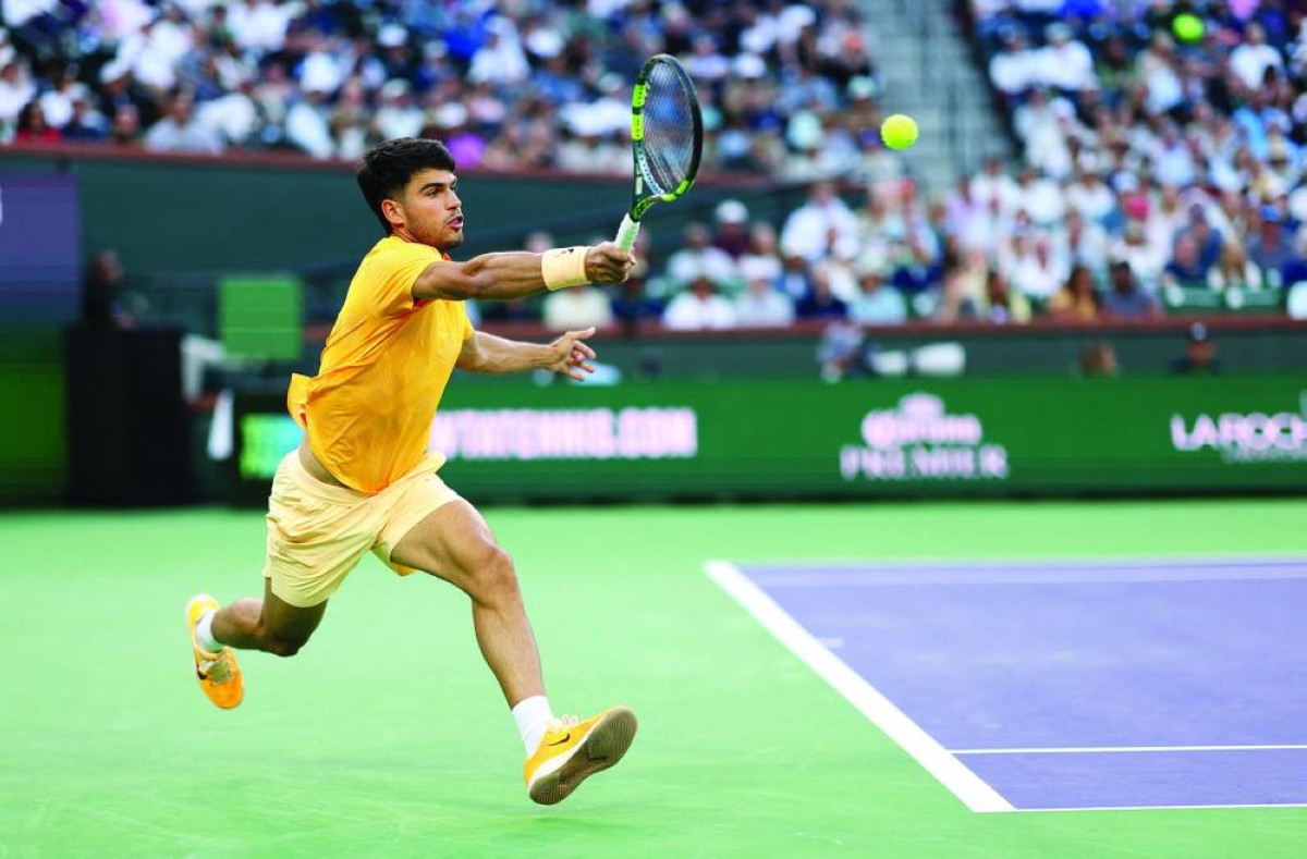 INDIAN WELLS, CALIFORNIA - MARCH 07: Carlos Alcaraz of Spain plays a forehand against Grigor Dimitrov of Bulgaria in their second round match of the BNP Paribas Open at Indian Wells Tennis Garden on March 07, 2026 in Indian Wells, California. (AFP)