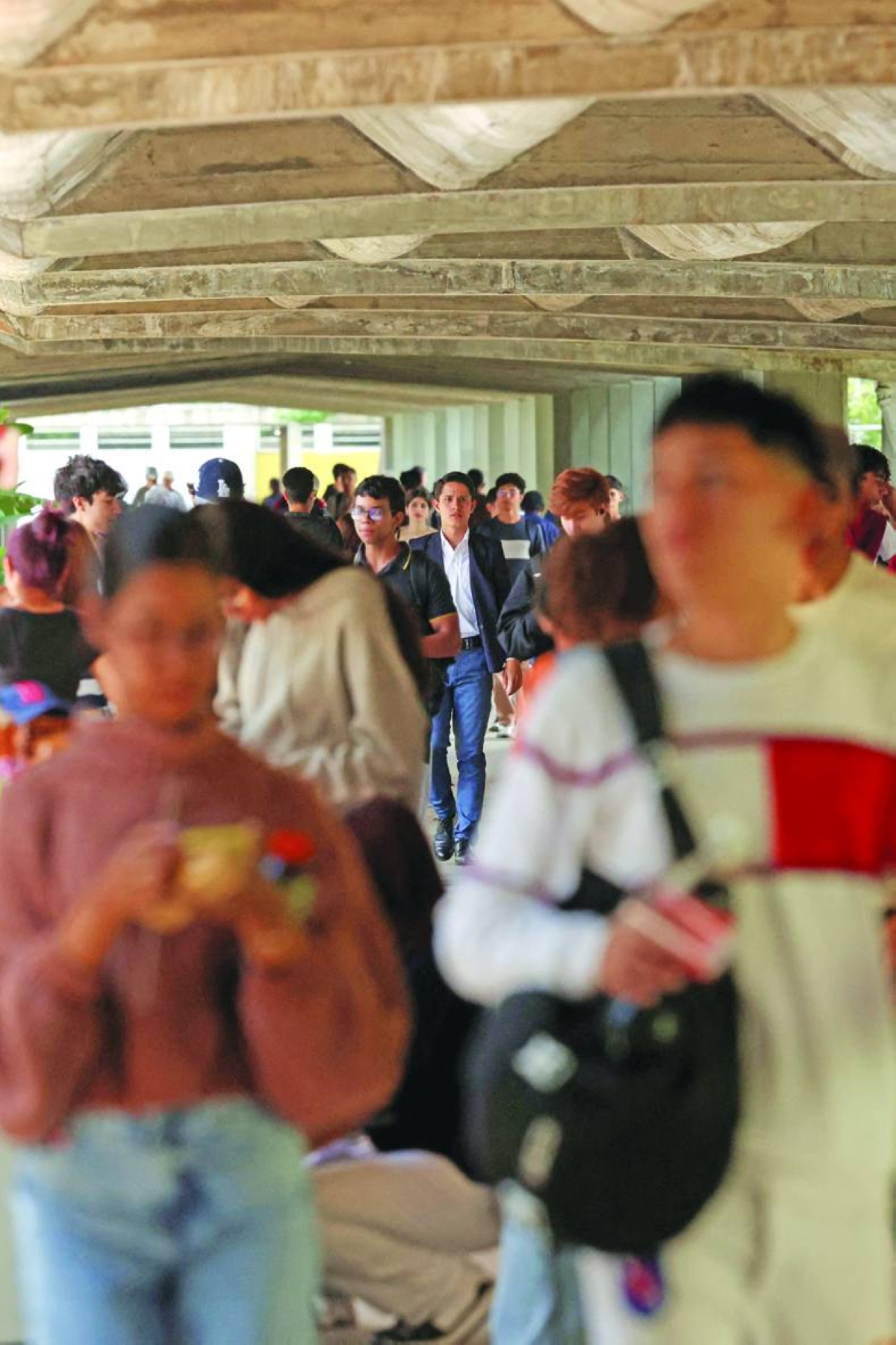 
Students walk in a hall of the Central University of Venezuela, in Caracas. (Reuters) 