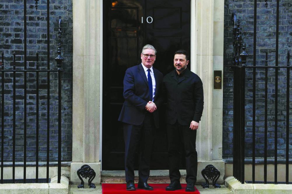 Britain's Prime Minister Keir Starmer (L) welcomes Ukraine's President Volodymyr Zelensky upon his arrival at 10 Downing Street, in central London, on March 17, 2026. Zelensky's visit in London ahead of a trip to Spain on March, 19, comes as his European allies have vowed to keep up support for Kyiv in the conflict with Russia. (AFP)