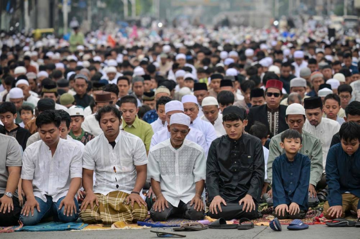 Devotees attend Eid al-Fitr prayers, marking the end of the holy month of Ramadan, in Jakarta Saturday. (AFP)