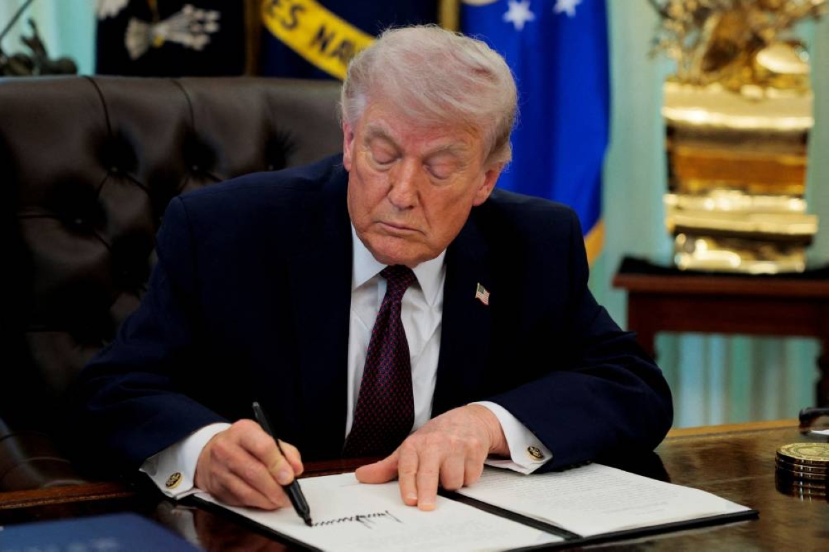 President Donald Trump signs an executive order, in the Oval Office of the White House in Washington, DC. (Reuters/File Photo)