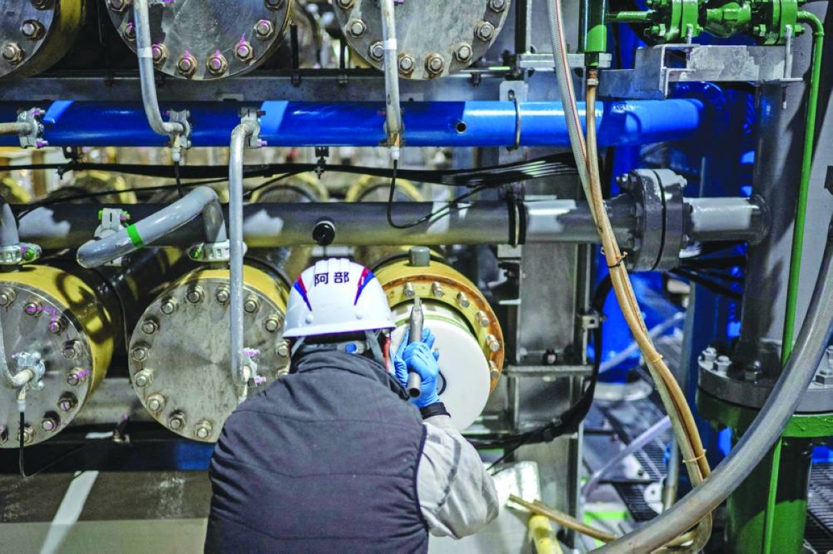 A staff member changing a part of the osmosis membrane facilities at Sea Water Desalination Plant in Fukuoka.(AFP)
