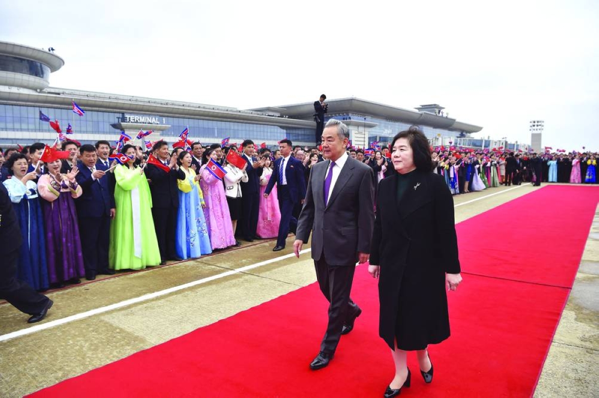 Chinese Foreign Minister Wang Yi (left) is welcomed by North Korean Foreign Minister Choe Son-hui upon arriving on a two-day visit at Pyongyang International Airport Thursday. (AFP)